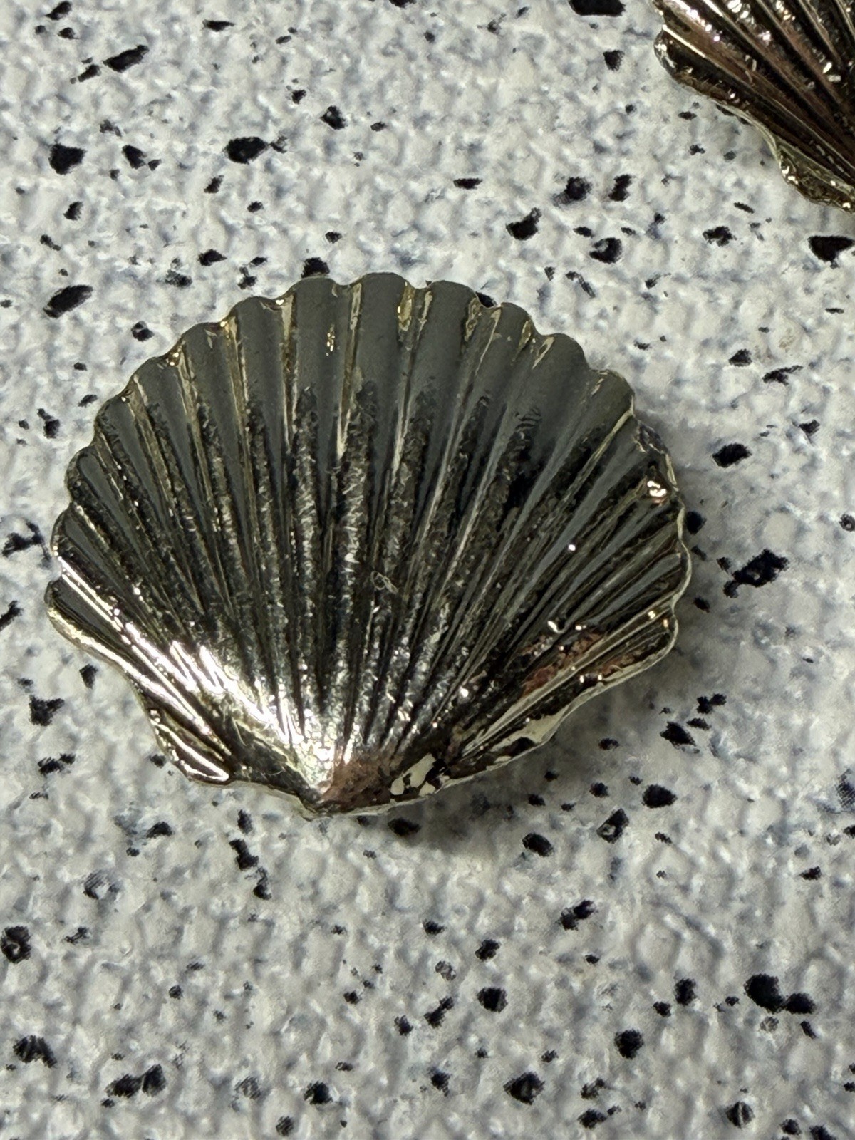 Sea Shell Style Interlocking Two Piece Vintage Vt… - image 4