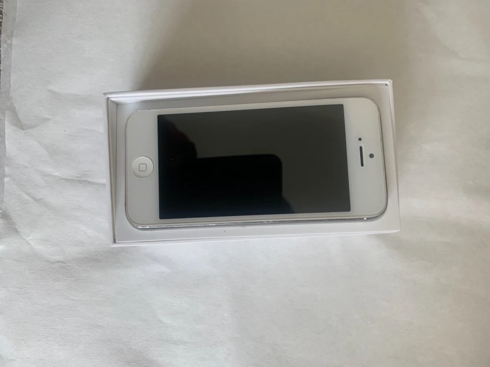 Apple iPhone 5c - 16GB - White (Unlocked) A1428 (GSM) (CA) - Image 3 of 4