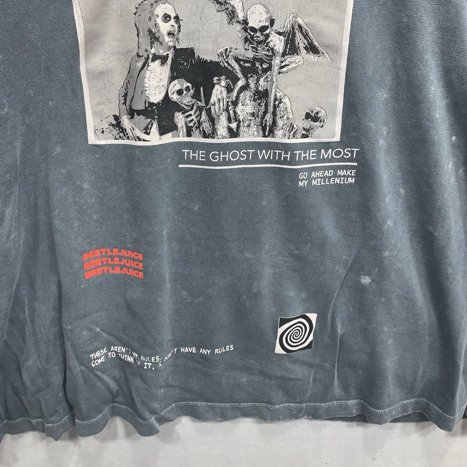 Camiseta ASOS DESIGN Beetlejuice 3XL curva preta fantasma desbotada com mais - Imagem 3 de 4