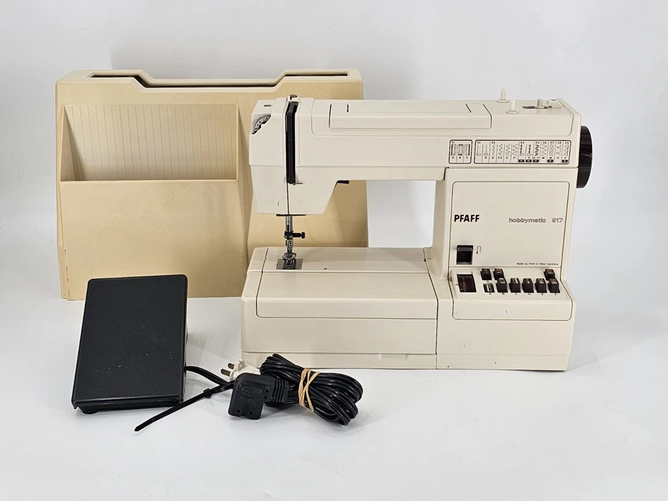 Máquina de coser PFAFF Hobbymatic 917 con control de pie y tapa dura Foto 3 de 4