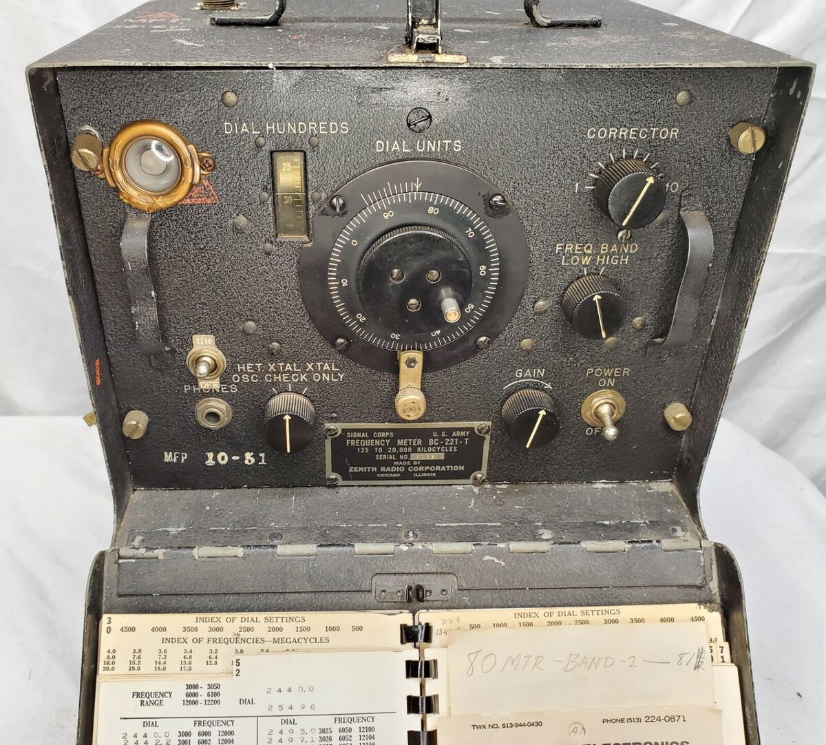 Vintage US Army -Signal Corps - Frequency Meter, Manuals Vintage US Army -Signal Corps - Frequency Meter, Manuals