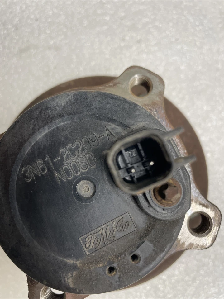 Conjunto de cojinete y buje trasero izquierdo del lado del conductor Mazda 3 2012 OEM Foto 4 de 4