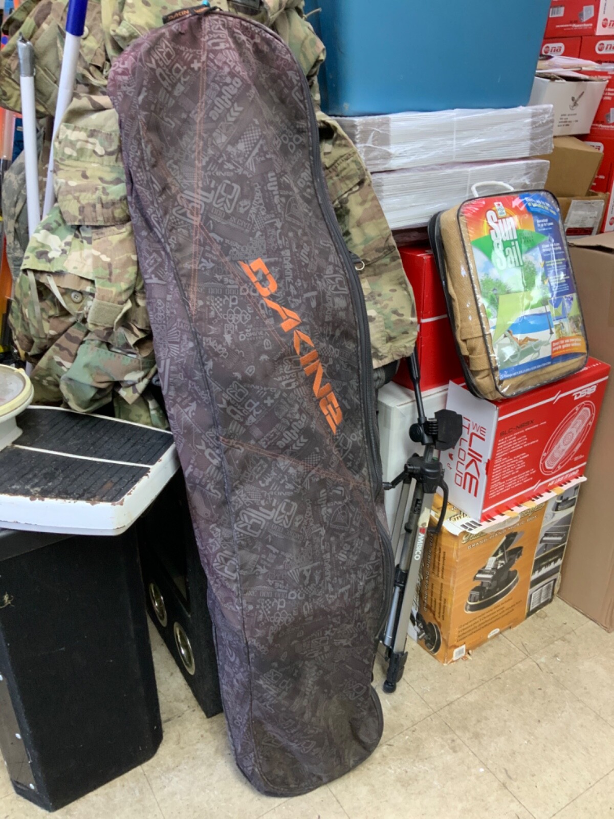 Division 23 Model 142cm Snowboard with Zuma Bindings