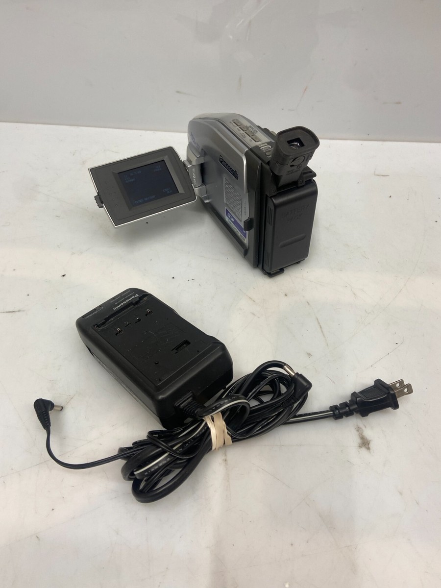 Panasonic PV-L453D VHS Camcorder 20x Zoom with charger and battery