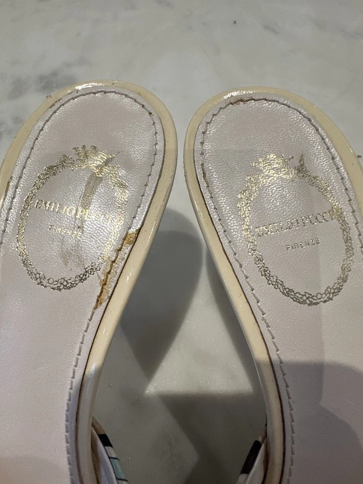 EMILIO PUCCI SATIN AQUA PRINT WHITE PATENT LEATHER HEELS - Image 2 of 4