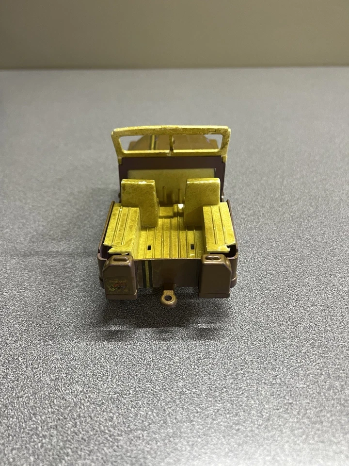 "Jeep de juguete amarillo Hubley Safari #1710 hecho en Estados Unidos 7"" oso ahumado" Foto 3 de 4