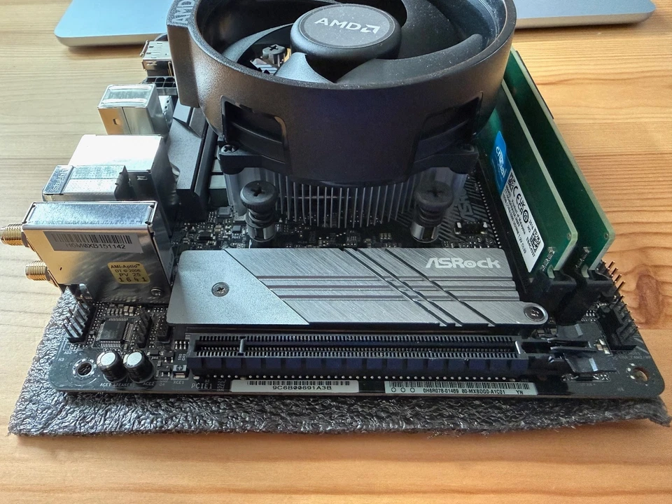 Mainboard Formfaktor Mini-ITX fertig aufgebaut mit AMD CPU, RAM, M.2 SSD - Bild 2 von 4