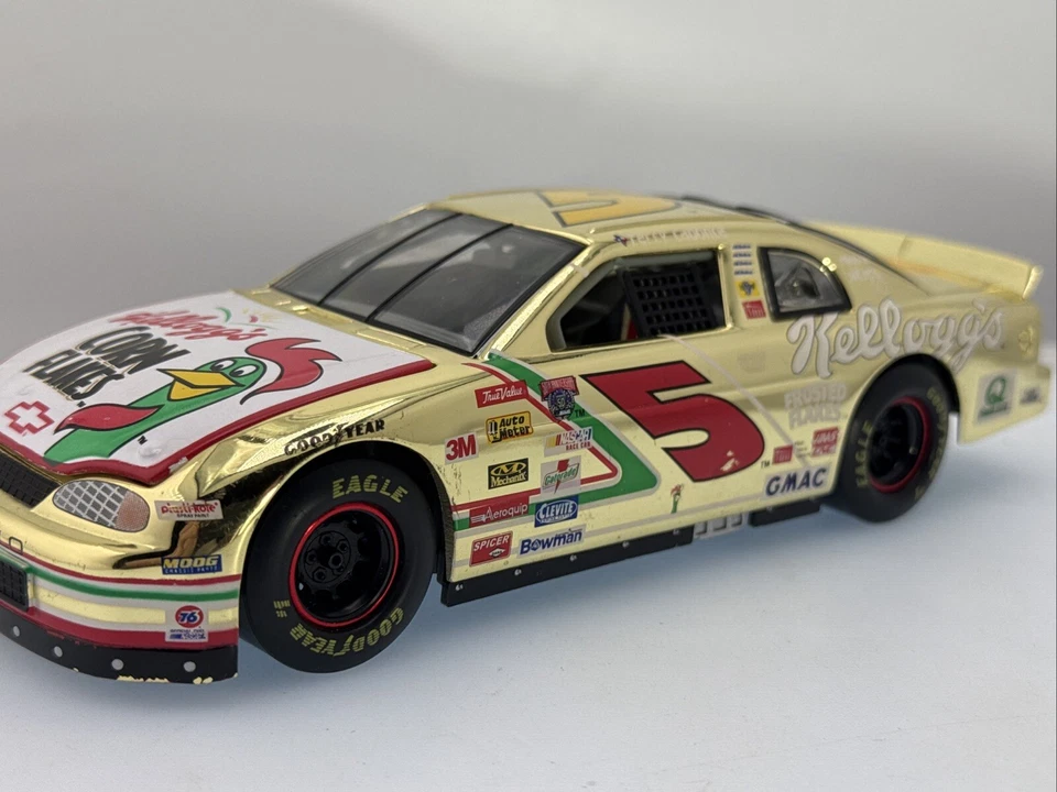 Coche de carreras NASCAR 1:24 dorado cromado fundido a presión modelo 1999 Terry Labonte Foto 2 de 4