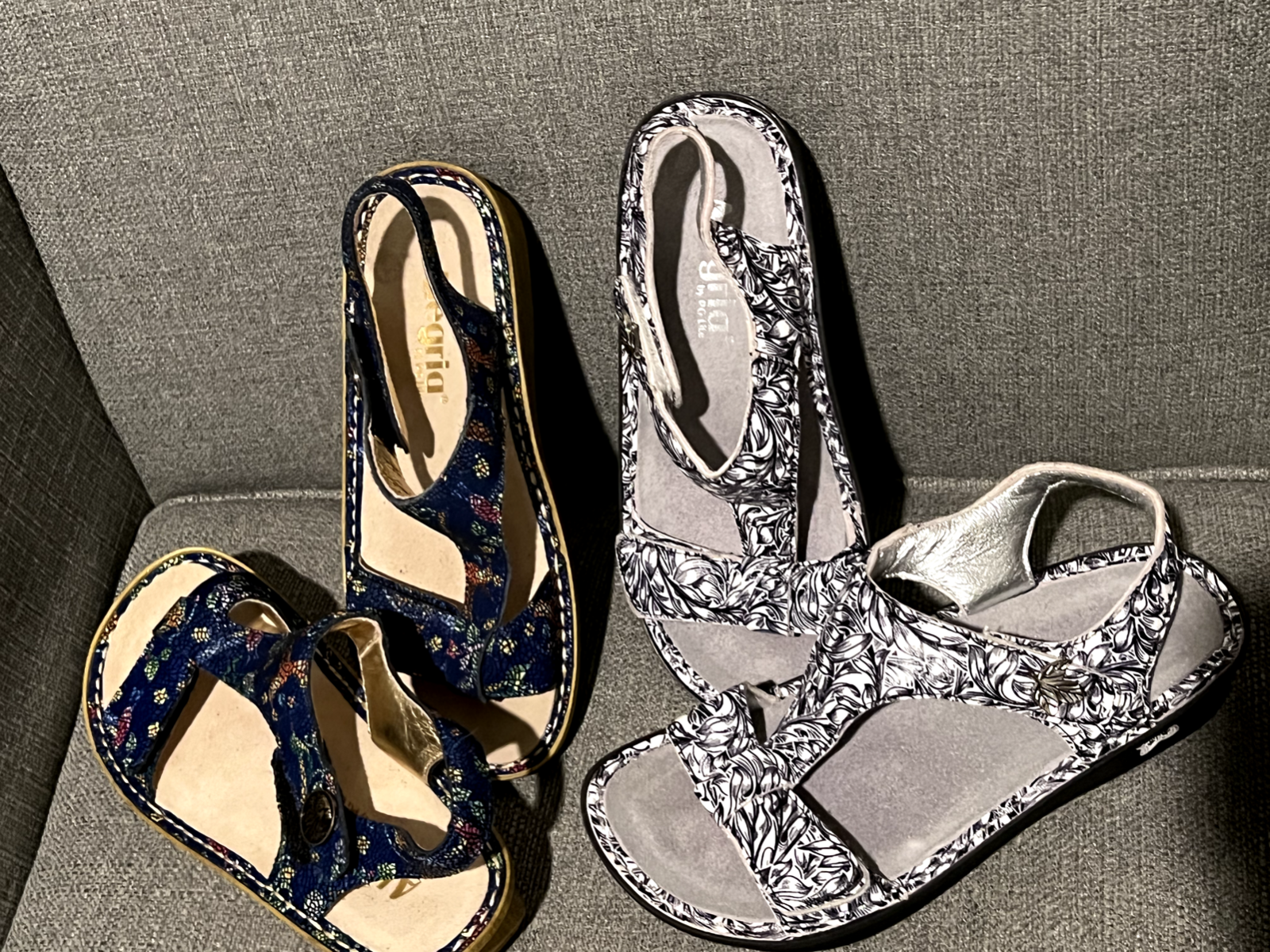 Lotto 2 sandali da donna Kendra in pelle con cinturino a T ALEGRIA taglia 36 (6) nuovi