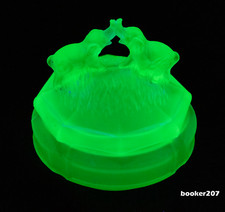 Uranium Glass L.E. Smith Kissing Elephants Powder Box - SHIPS FAST See Pics!