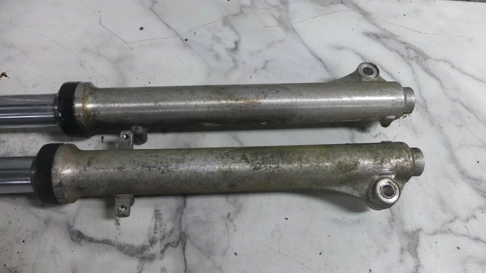 82 83 雅马哈 XT200 XT 200 前叉减震管  — 第 2/4 张图片