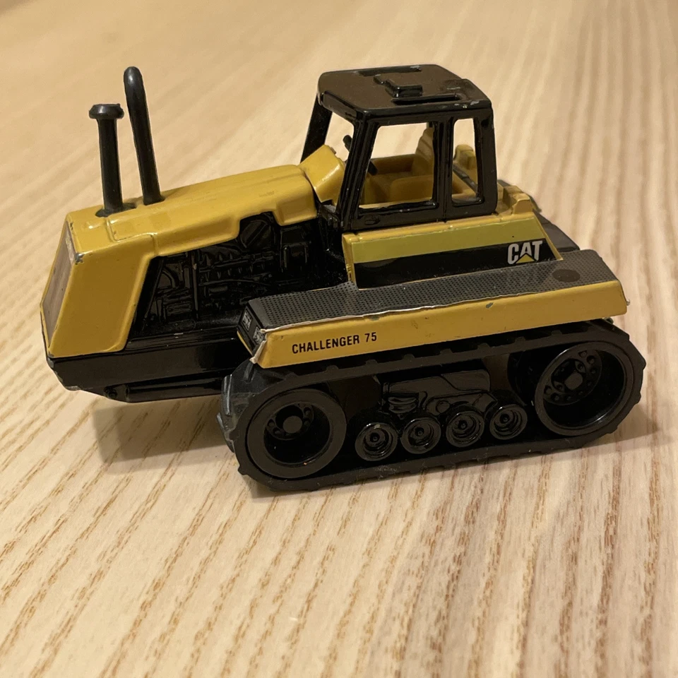 Caterpillar Cat Challenger 75 Crawler Tractor Ertl 1:64 Scale - Image 3 of 4