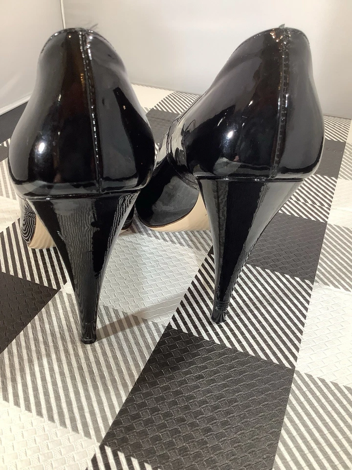 Bombas Miu Miu pretas de couro envernizado com alça dupla 39 - Imagem 3 de 4