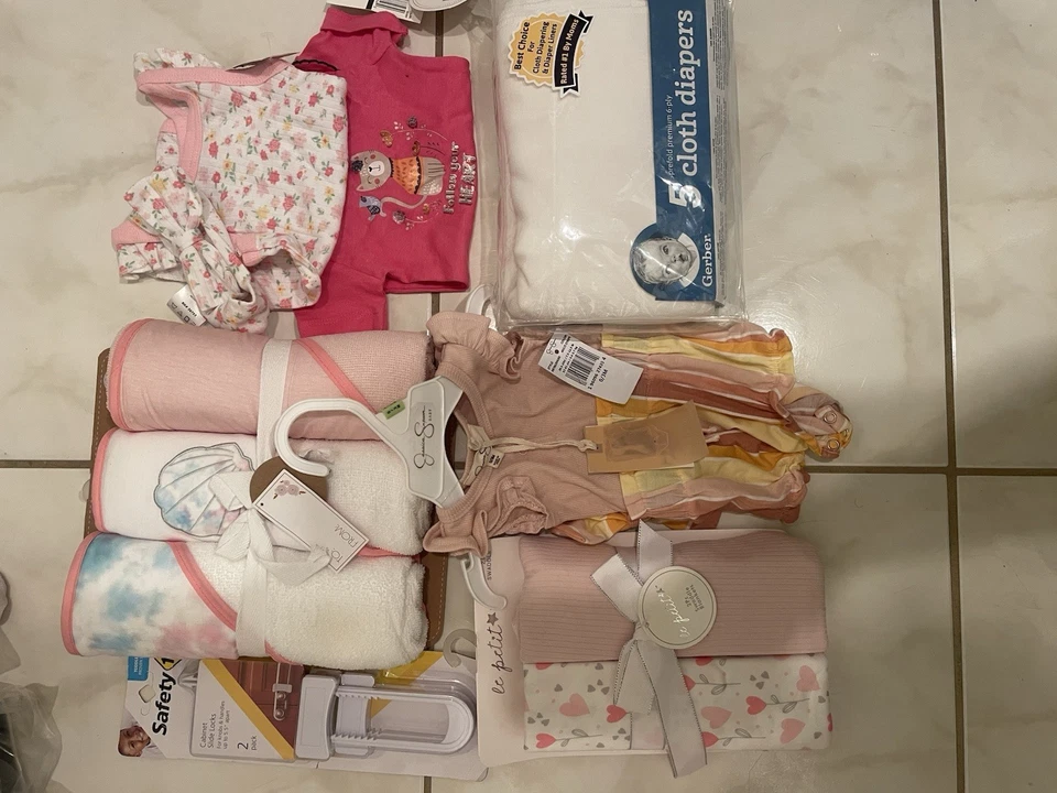 Paquete de regalo de baby shower para bebé niña Foto 2 de 4