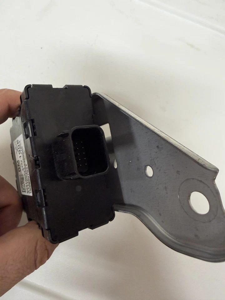 2016 2017 2018 2019 CHEVROLET VOLT PEDESTRIAN ALERT MODULE 23321906 - Image 2 of 4