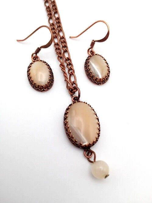 Серьги-кабошоны овальные с натуральным кремовым перламутром комплект из латуни с медным покрытием - Изображение 3 из 4