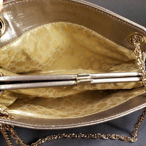 Ivanka Trump Mara Cocktail Bag, Gold Metallic Pebble Chain Strap top closure - 第 4/11 張圖片