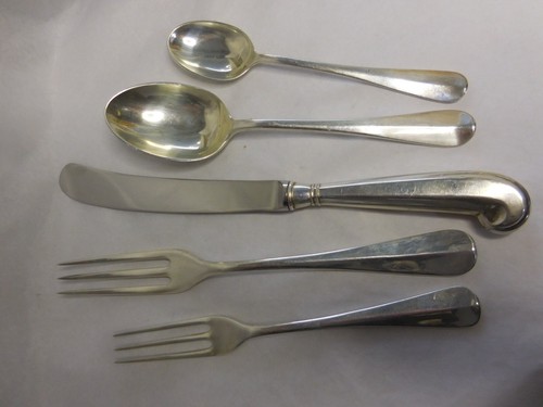 STIEFF WILLIAMSBURG QUEEN ANNE 1940 SET 8 STERLING SILVER 5 PIECE PLACE SETTINGS - Picture 2 of 16