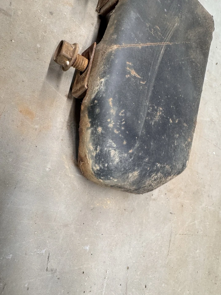 Центральный кронштейн переднего бампера 1973-1977 Pontiac Grand Am Can 1974 1975 1976 1977 - Изображение 3 из 4