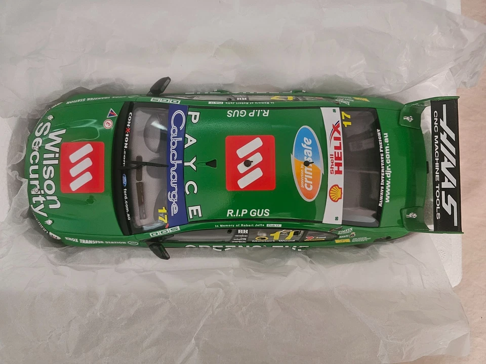 1:18 APEX REPLICAS FORD FG FALCON BATHURST 2013 MOSTERT/WOOD #17 GREENS-TUF DJR - image 3 of 4