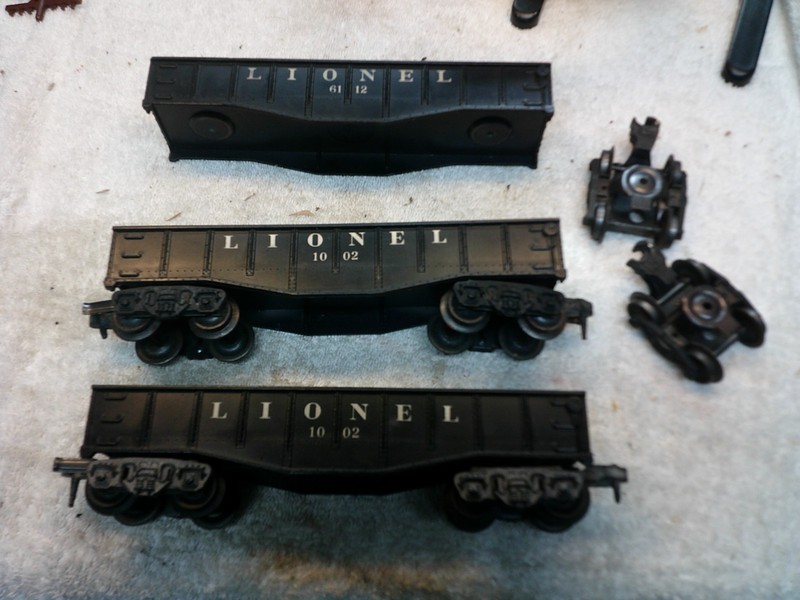 lionel lot of 3 gondolas #6112 needs repair  2 of #1002