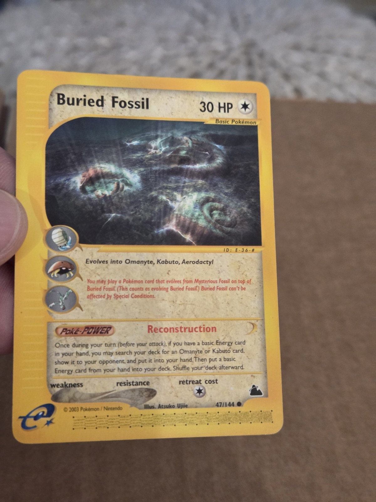 Pokemon Skyridge Buried Fossil 47/144 NEAR MINT