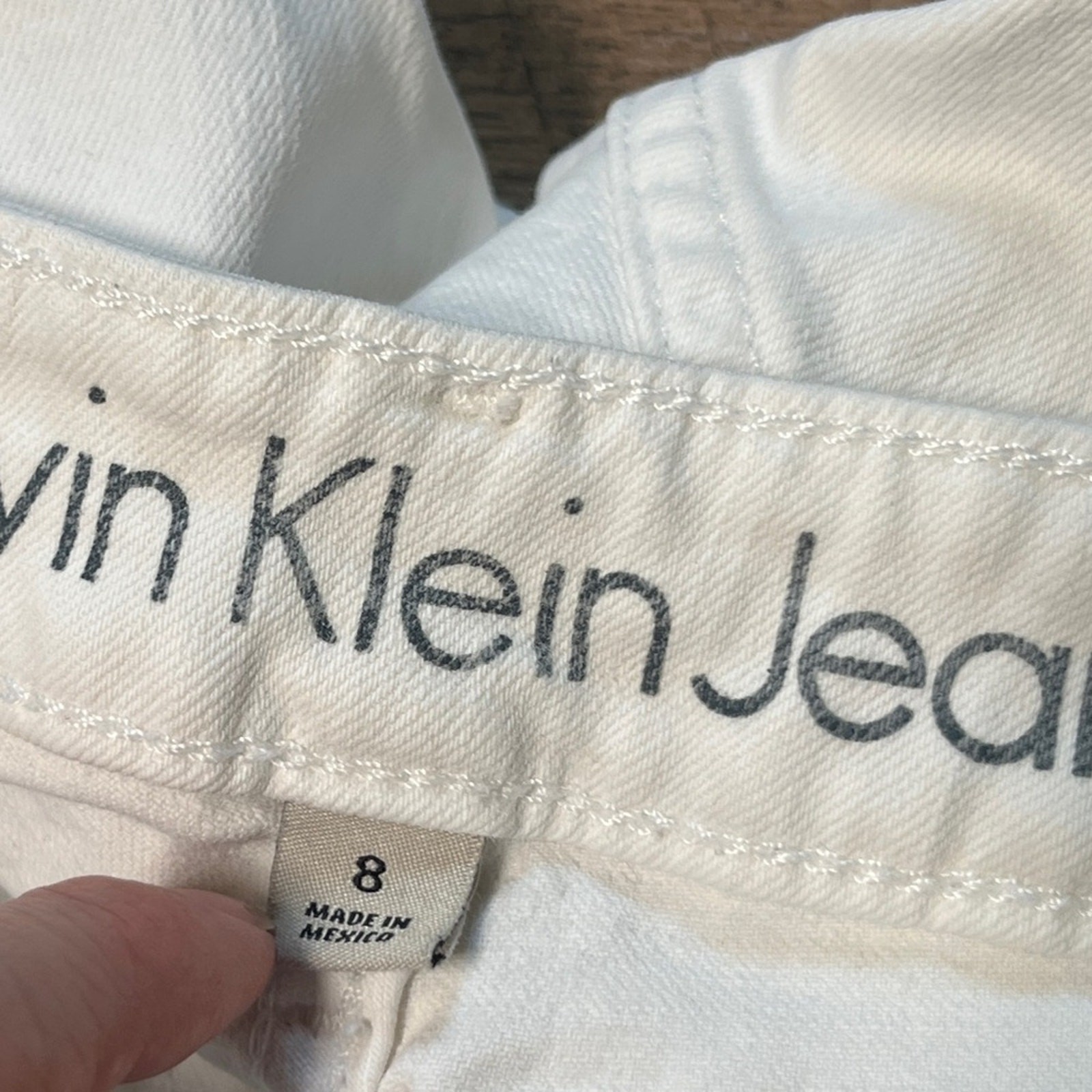 Calvin Klein White Capri Jeans Womens Size 8 Raw Hem Distressed Frayed Cropped thumbnail 7