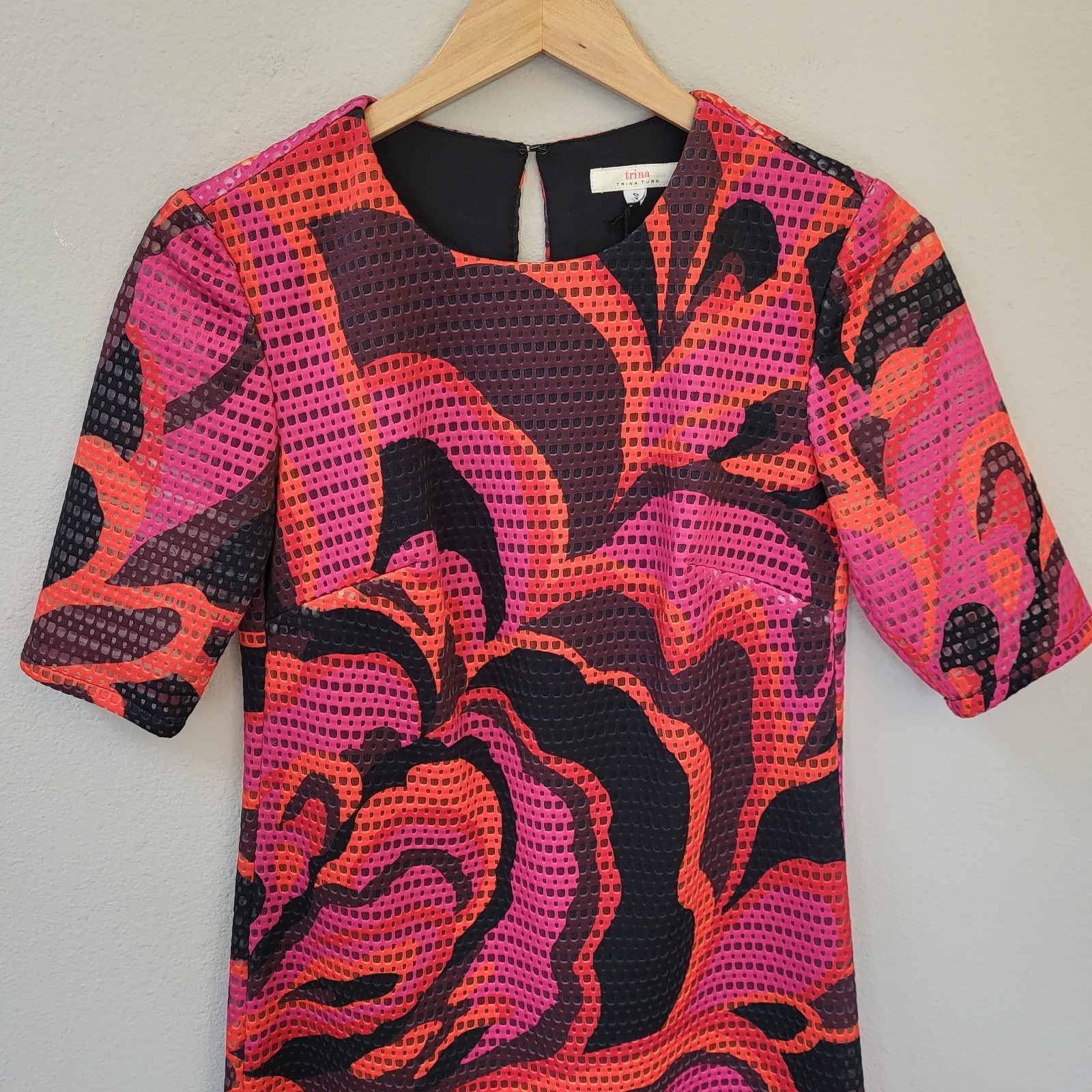 NWT Trina Turk Sheath Dress Sz Small Laser Cut Orange Pink Black Abstract Retro