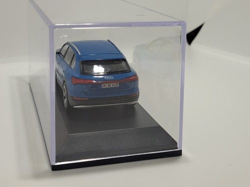DEALERS MODEL AUDI e-TRON in ANTUGUA BLUE 2019 by SPARK 1;43 DIECAST MODEL CAR - Picture 20 of 24