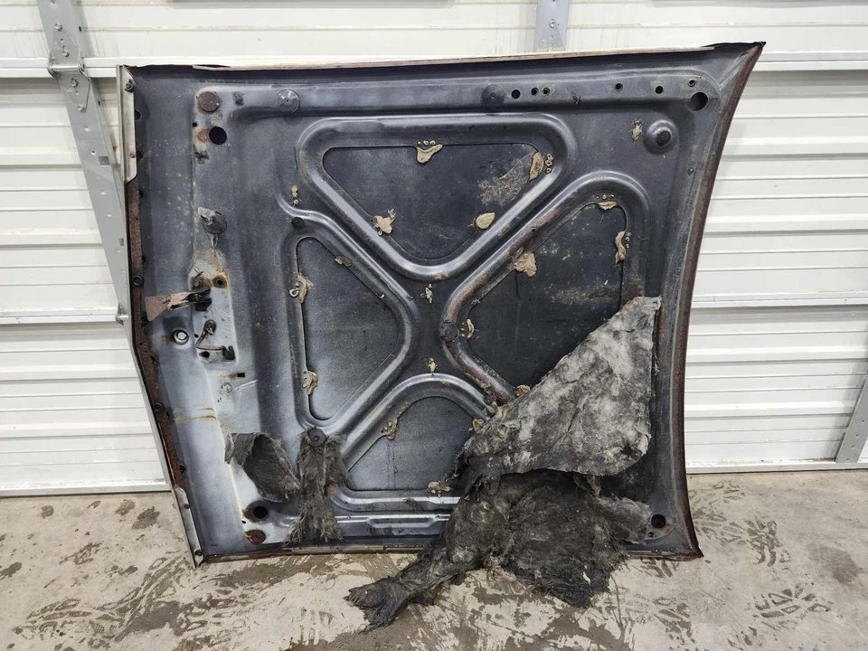 Оригинальная деталь капота 1976-1979 Cadillac Seville кремовый цвет 03517194 от оригинального производителя - Изображение 4 из 4