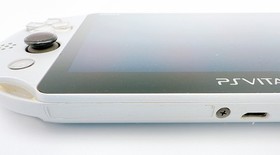 Sony PS Vita PCH-2000 PCH 2000 Console Silver w/8GB memory card - Very Good