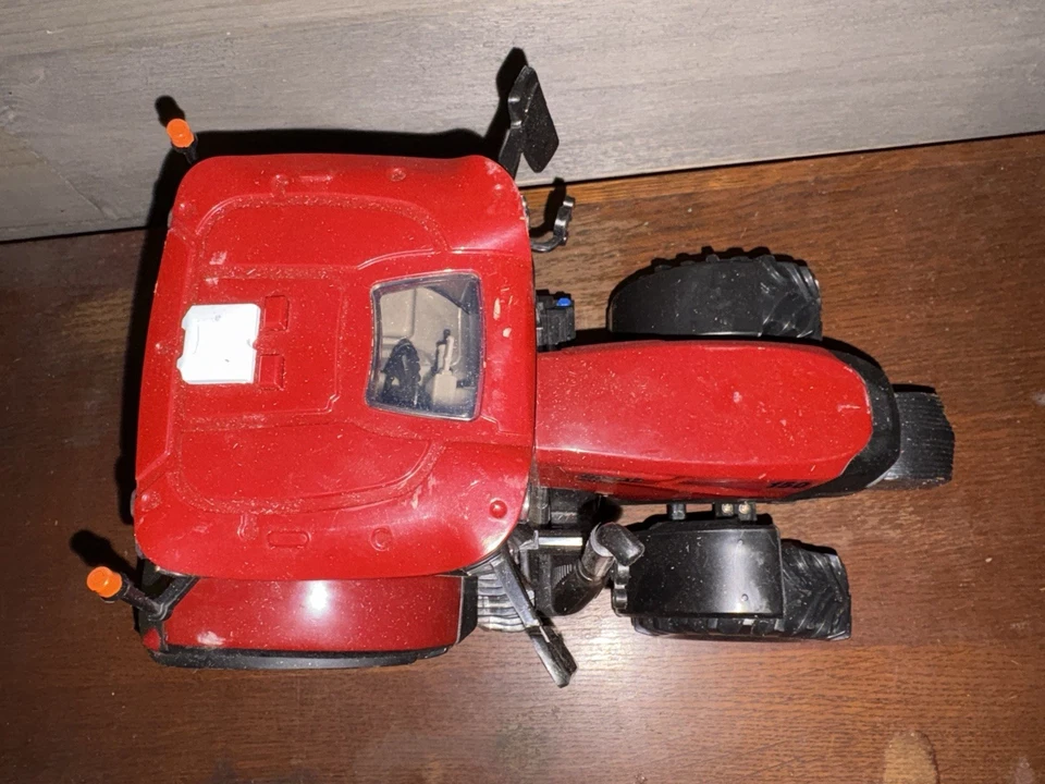 BRITAINS 1/16 CASE INTERNATIONAL HARVESTER IH 150 REMOTE CONTROL TRACTOR NO CTRL - Image 3 of 4