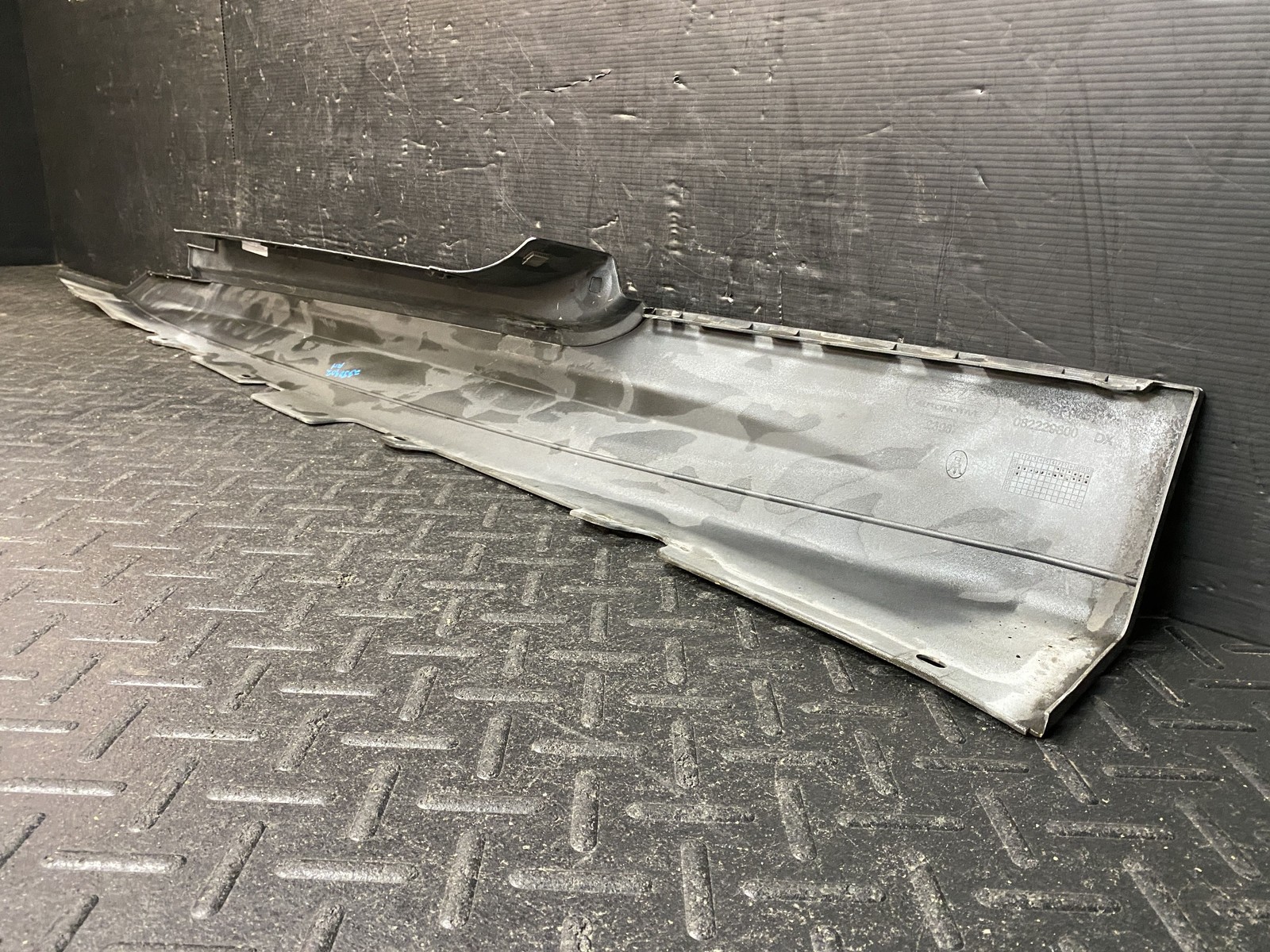 2011 MASERATI GRANTURISMO ROCKER PANEL PASSENGER RH SIDE SKIRT TRIM PANEL NERO
