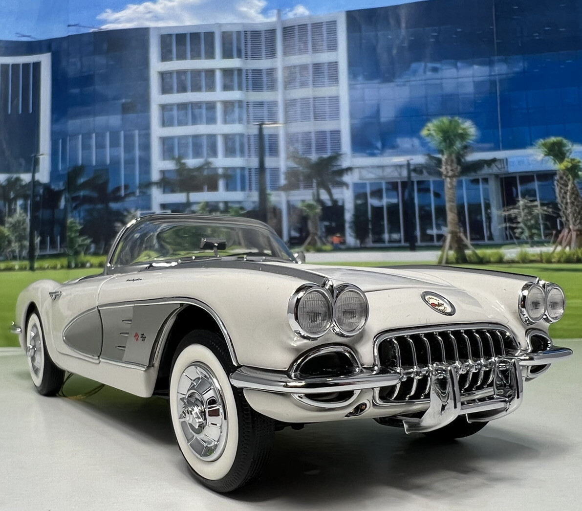 Franklin Mint 1958 Corvette Roadster White RARE 1:24 LE - Complete