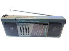 Centurion AM/FM Portable Radio E200
