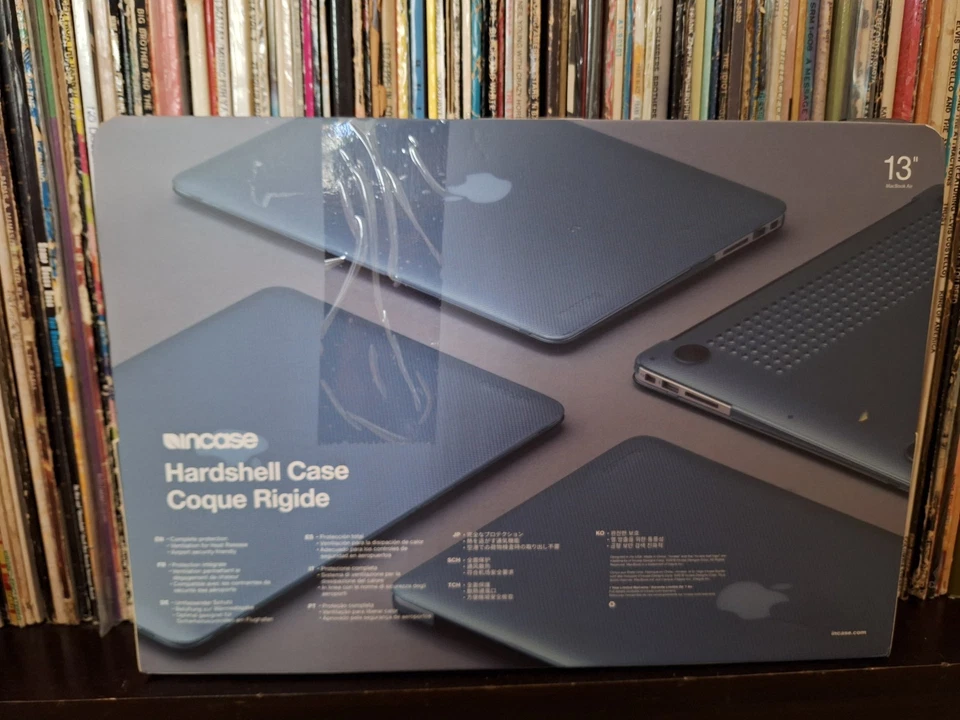 Incase Hardshell Case Dots for 13" MacBook Air (Retina, 2020) - Blue - Image 2 of 2