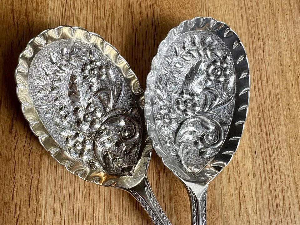 Par combinado de cucharas pesadas Geo IV y Victoria de plata esterlina - 175 g. Foto 3 de 4