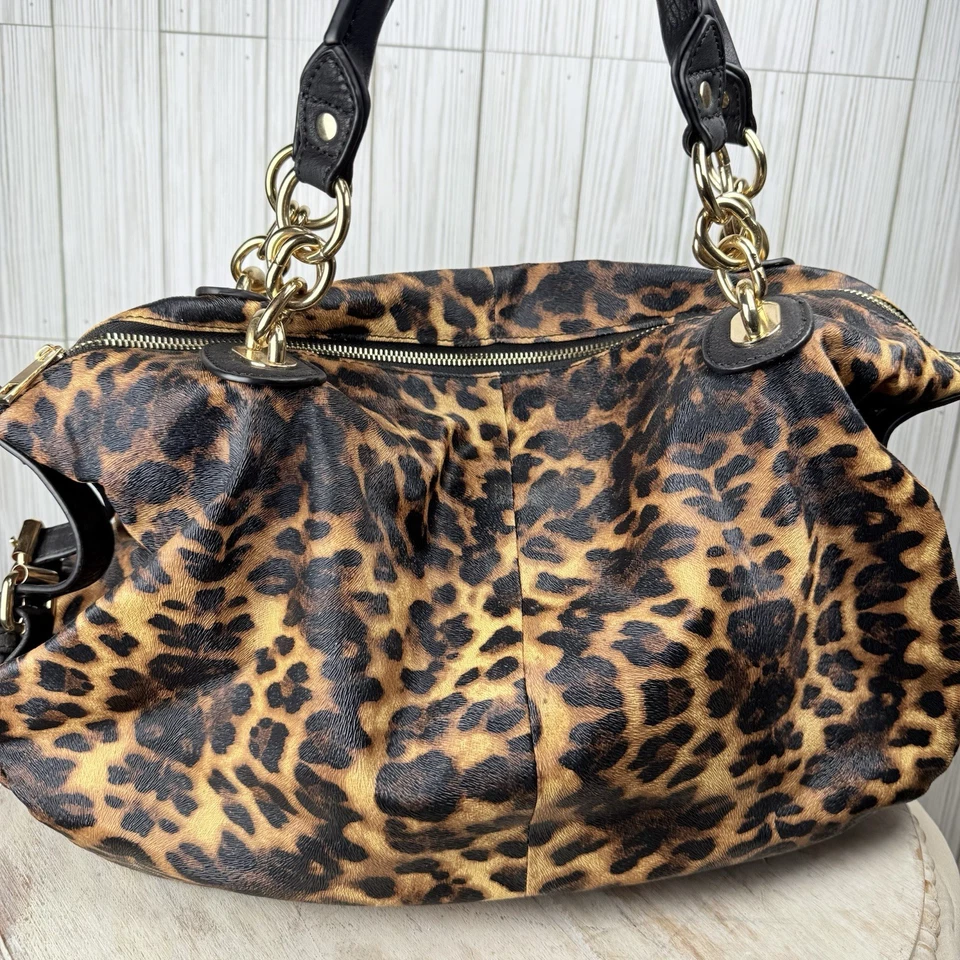 Bolso de Mano Moda Luxe Estampado de Leopardo Hobo Bolso Cuero Negro y Acentos Dorados Foto 3 de 4