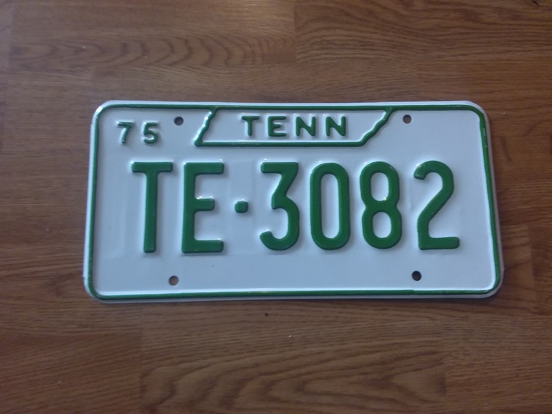 1975  Tennessee  License Plate TE-3082