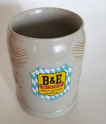 B&E Bürger & Engelbräu Memmingen Brauerei Bierkrug Steinkrug Steingut 0,5l alt