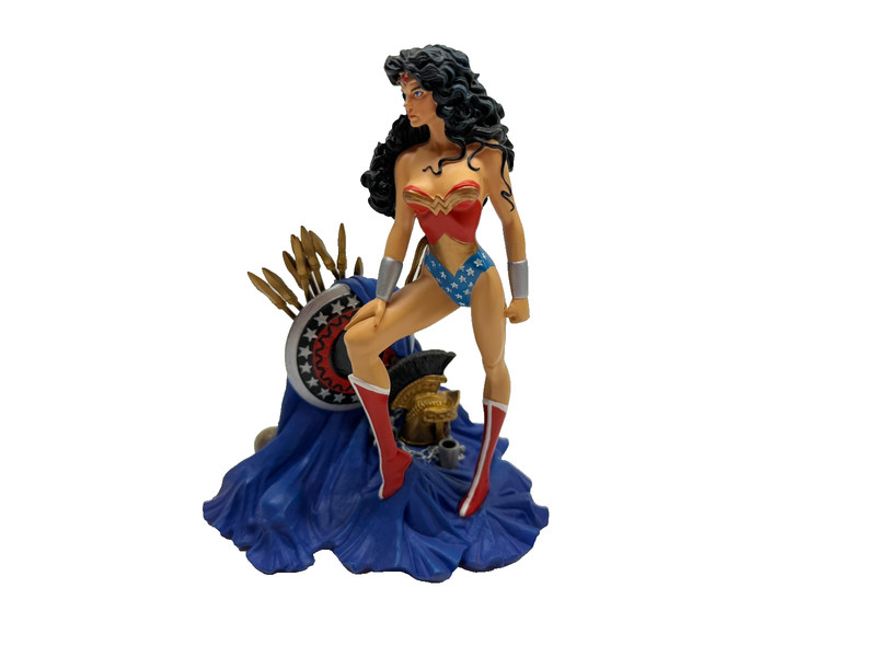 DC Direct Wonder Woman Cold-Cast Mini Statue 6.5" Tall DC Comics 2005