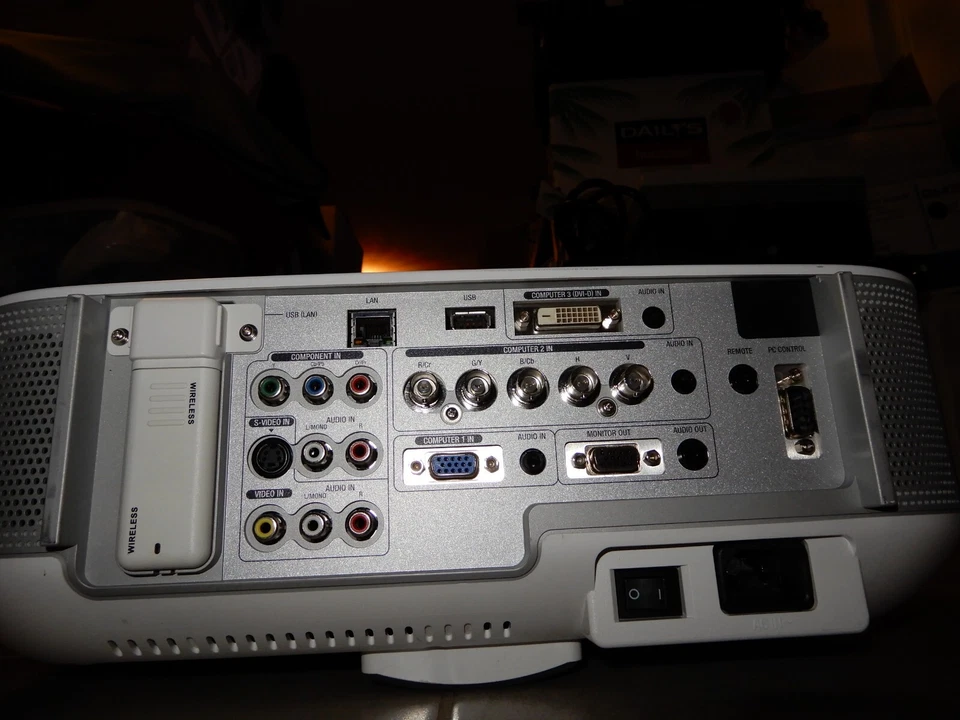 NEC NP3250W 3LCD Projector 4000 Lumens Wireless - Image 4 of 4