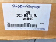 OEM NEW 1999-2000 FORD MUSTANG RIGHT ROCKER PANEL MOULDING XR3Z 6310176 ABJ