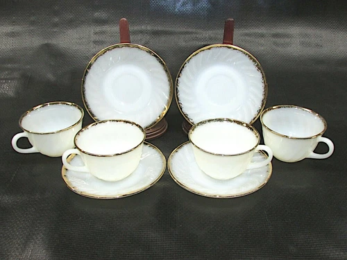 Vintage Anchor Hocking Fire King White Swirl Gold Trim 4 Coffee Cups & Saucers