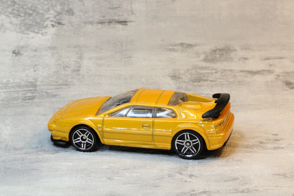 Rare Hot Wheels Lotus Esprit Diecast Car Model Yelow 2001 Mattel HW Exotics — 第 4/4 张图片