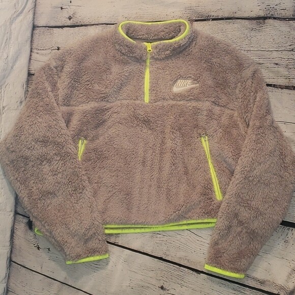 nike sherpa fleece crop top