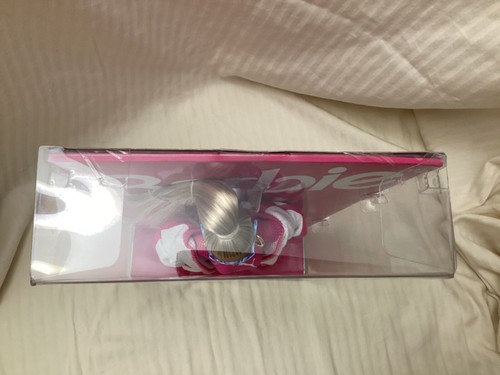Barbie: PUMA Caucasian blonde / 2018 50th Anniversary Signature label / NRFB - Picture 12 of 13