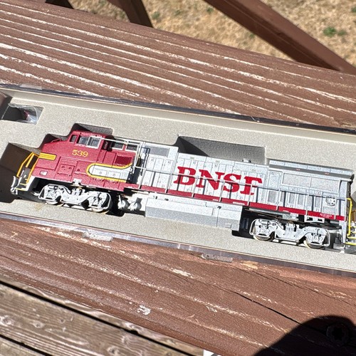 Locomotora diésel Atlas escala n - 8-40 BW BNSF 6359 HO 1:87 DC analógica | Condition: Used