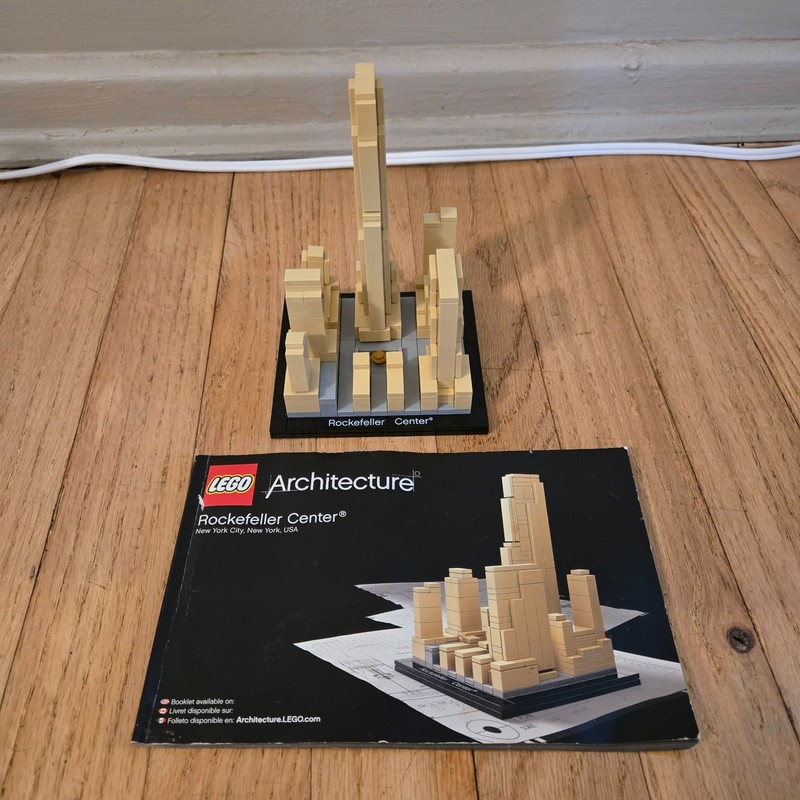 LEGO ARCHITECTURE: Rockefeller Center - Set # 21007 - Used