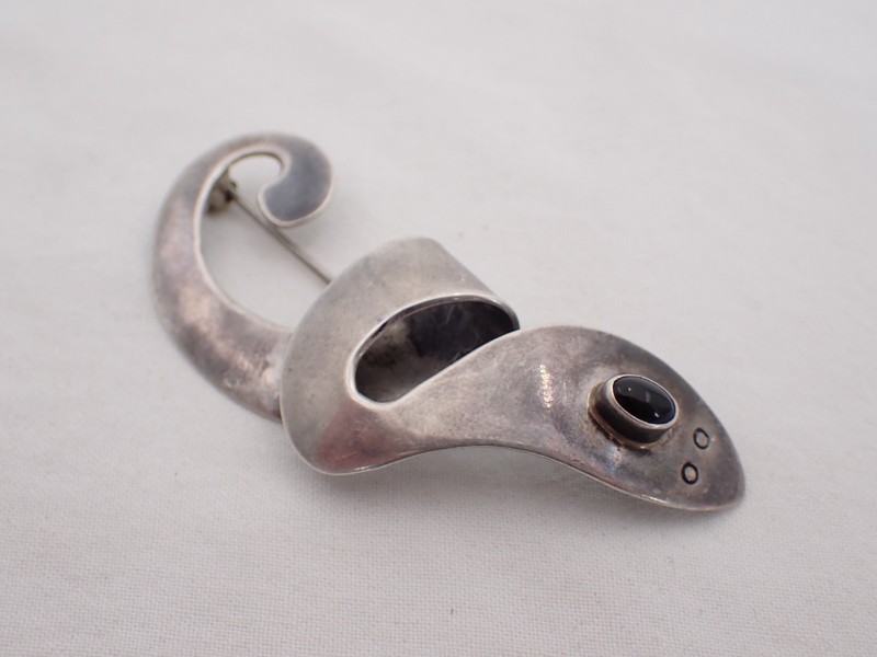 Vintage Native American Signed JNY Sterling Silver Snake Brooch AP-11